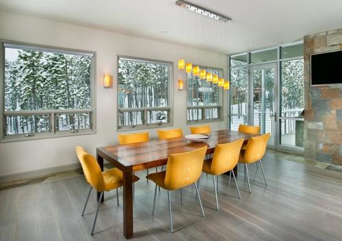 Какой цвет дверей выбрать под серый ламинат. Как использовать серый ламинат в интерьере