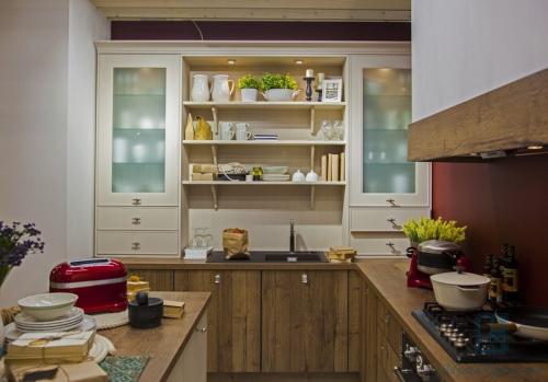 Интерьер кухни. Красивый дизайн кухни, расположенной в частном доме