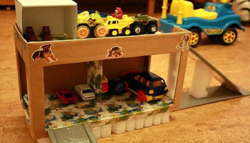 Гараж для машинок из картона своими руками. Гараж из картона для машинок