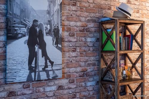 Дешевый лофт ремонт. Стойки, как в Jysk и кровать из поддонов