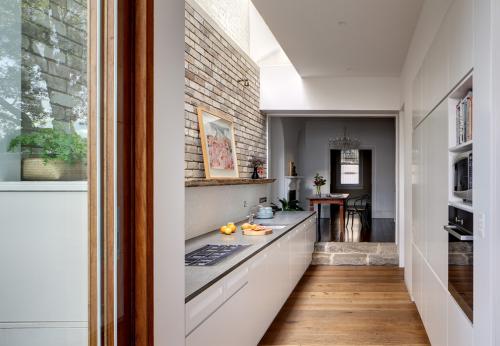 Дизайн кухни в однокомнатной квартире. Цветовая гамма 06