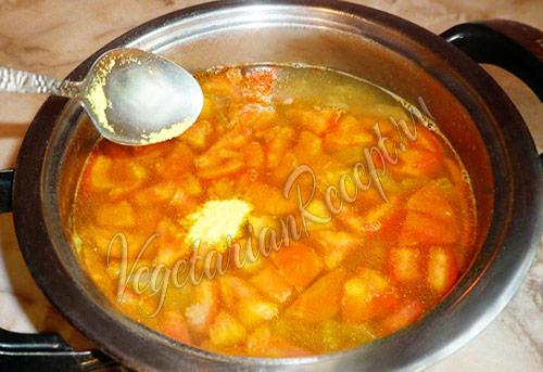Суп из коричневой чечевицы. Суп из чечевицы с сельдереем и помидорами