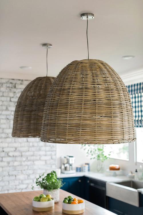 Глубокий синий и кирпичная стена 09