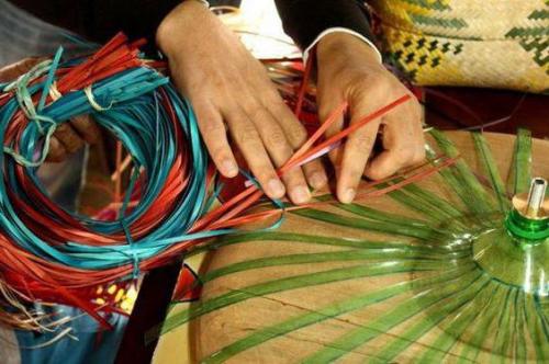 Как сделать из пластиковой бутылки веревку. Мастер-класс: веревка из пластиковых бутылок [aaa1] 33