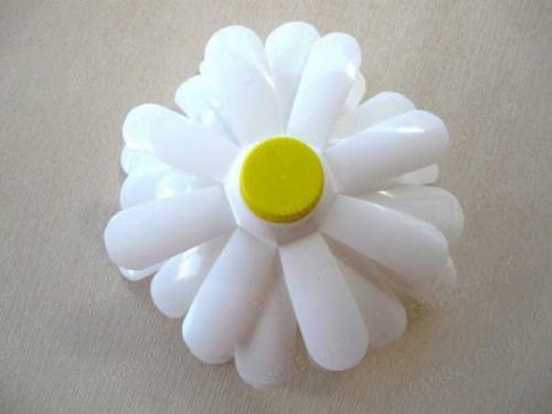 Как из бутылок сделать цветы. Цветы из бутылок: основные преимущества 07