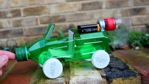 Что можно сделать из пластиковых бутылок для двора. Как сделать поделки из пластиковых бутылок для сада