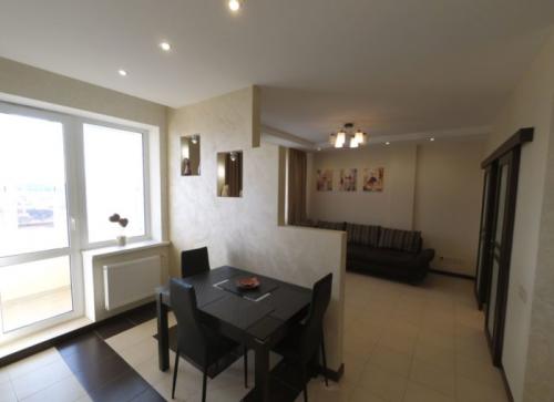 Дизайн гостиной столовой в частном доме. Модерн, классика или хай-тек 13 Дизайн гостиной столовой в частном доме. Модерн, классика или хай-тек 13