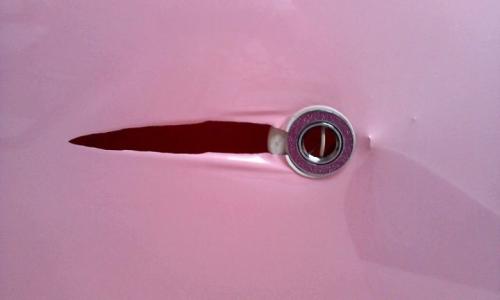 Натяжной потолок порвался, что делать. Чем заклеить дырку в натяжном потолке? 16