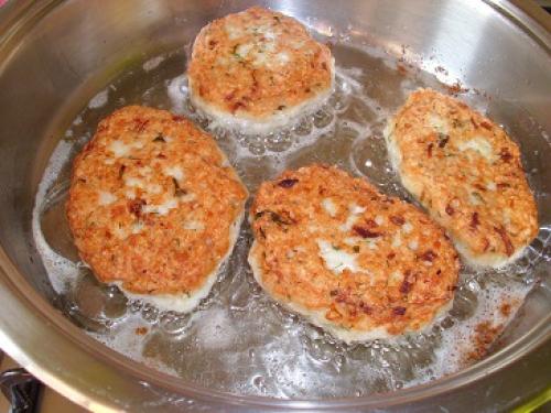 Что добавить для сочности в котлеты. Пошаговое приготовление 05