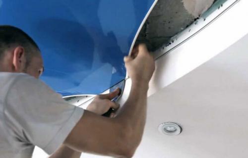 Натяжной потолок порвался, что делать. Чем заклеить дырку в натяжном потолке? 14