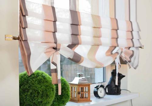 Что повесить на окно на первом этаже. Как лучше оформить окна на первом этаже?