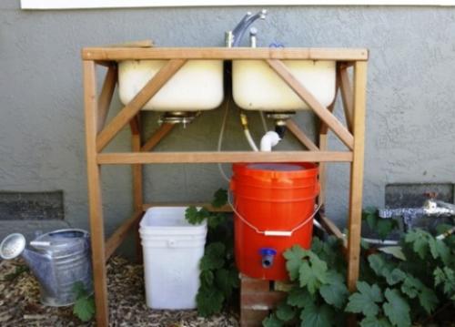 Как сделать из пластиковой бутылки умывальник. Для тех, кто любит повозиться 02