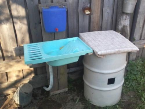 Как сделать из пластиковой бутылки умывальник. Для тех, кто любит повозиться 06