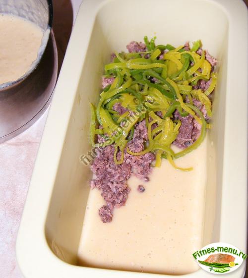 Запеканка из нута с тунцом и луком-пореем