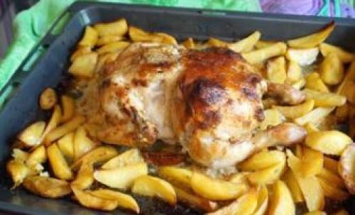 Курица с хрустящей корочкой в духовке с картошкой. Курица с картофелем в духовке просто и со вкусом