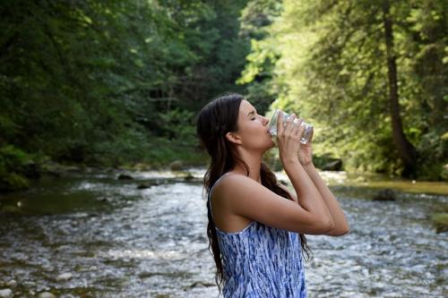 Как заставить себя пить воду. Как приучить себя пить больше воды в течение дня