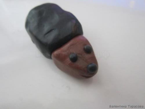 Как сделать ежика из пластилина и семечек. Вы здесь