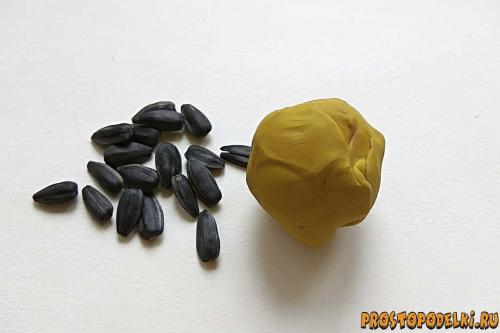 Ежик из бутылки и семечек. Ежик из пластилина и семечек