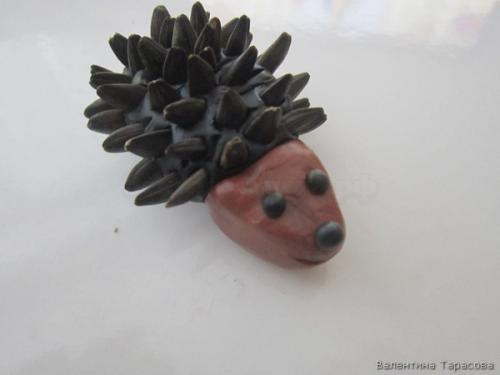 Как сделать ежика из пластилина и семечек. Вы здесь