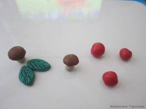 Как сделать ежика из пластилина и семечек. Вы здесь