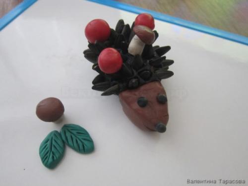 Как сделать ежика из пластилина и семечек. Вы здесь