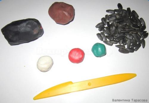 Как сделать ежика из пластилина и семечек. Вы здесь