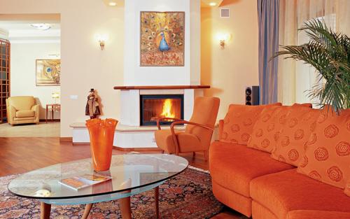 Оранжевый диван в интерьере. Виды оранжевых диванов, как выбрать