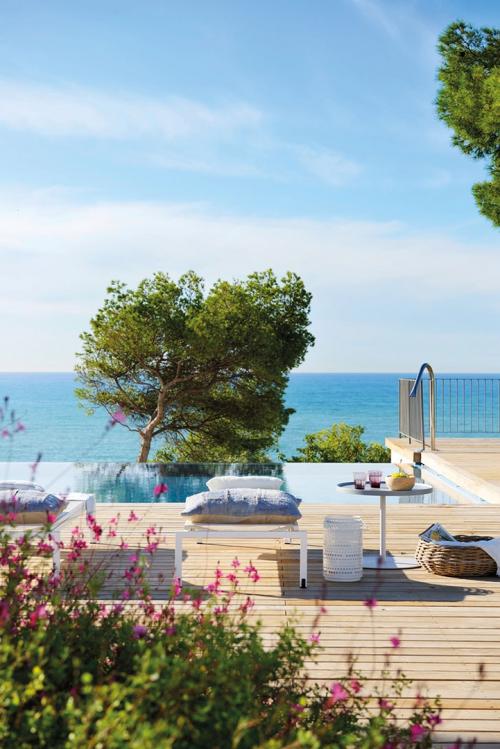 Когда бассейн становится украшением загородного жилья 02