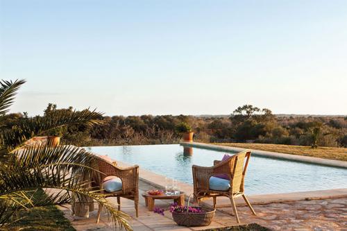 Когда бассейн становится украшением загородного жилья 07