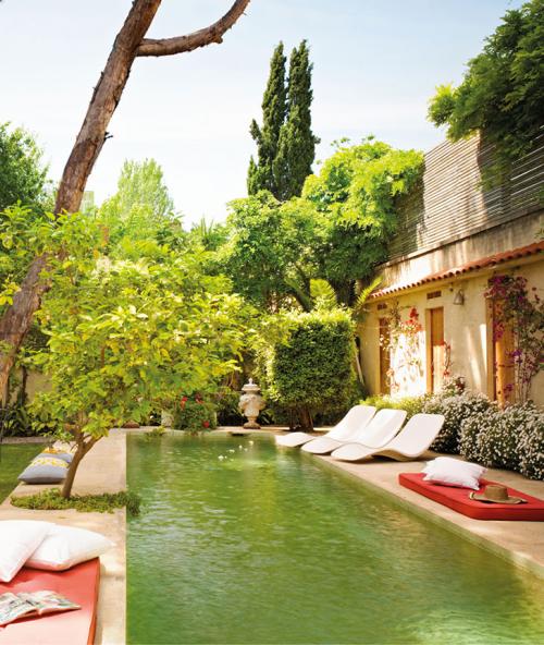 Когда бассейн становится украшением загородного жилья 05