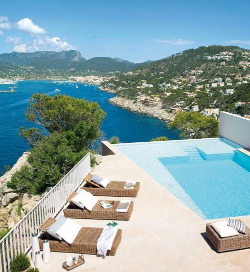 Когда бассейн становится украшением загородного жилья 08