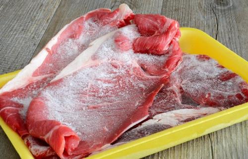 Вредно ли размораживать мясо в микроволновке. Самый быстрый способ разморозить мясо. Не микроволновка и не проточная вода