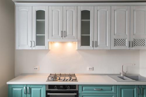 Расположение розеток на угловой кухне. Простыми словами о розетках на кухне: где и как я их размещаю (от эксперта по кухням)