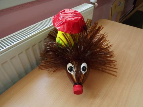 Ежик из 5 литровой бутылки. Забавный ежик из пластиковой бутылки