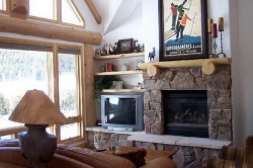 Расстояние между камином и телевизором. Два в одном месте