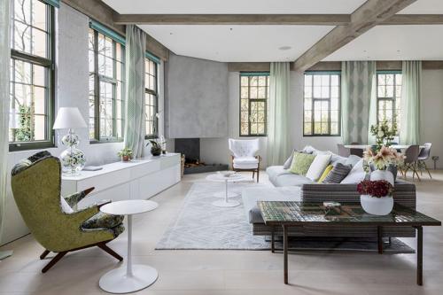 Бетон и оттенки зеленого: лофт в здании бывшего склада в Лондоне 01