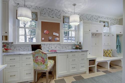 Рабочая зона в коридоре. Рабочий уголок в коридоре