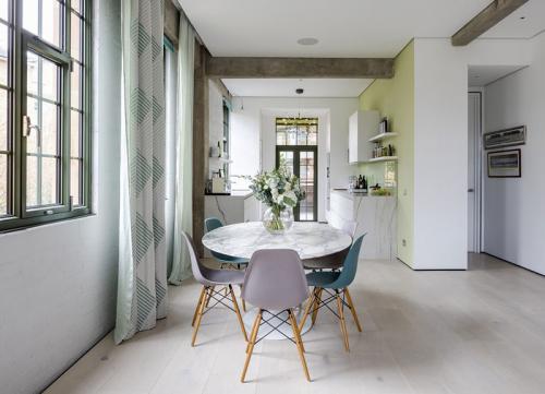 Бетон и оттенки зеленого: лофт в здании бывшего склада в Лондоне 05