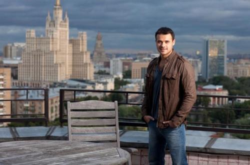 Дом Эмина в подмосковье. Эмин Агаларов построил для сыновей дворец со стеклянными стенами на берегу Каспийского моря