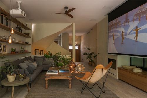 Современный дом с тропическим садом в Барселоне 13