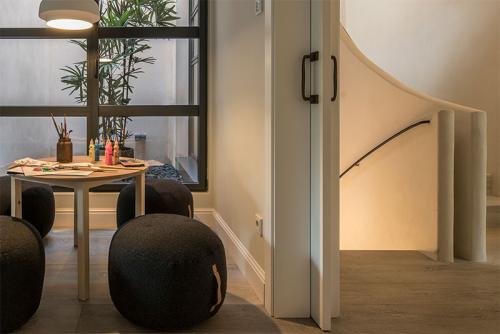 Современный дом с тропическим садом в Барселоне 20