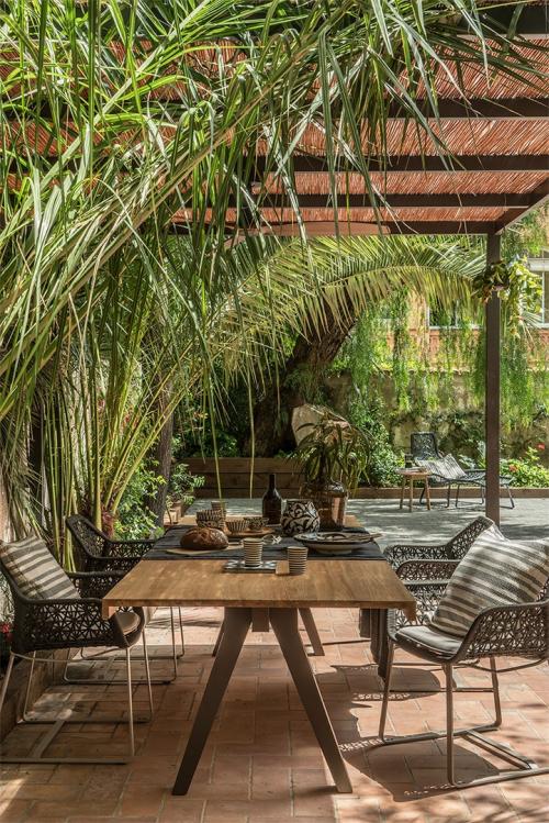 Современный дом с тропическим садом в Барселоне 06