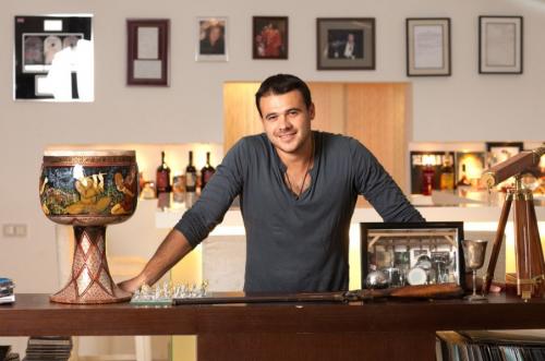 Дом Эмина в подмосковье. Эмин Агаларов построил для сыновей дворец со стеклянными стенами на берегу Каспийского моря