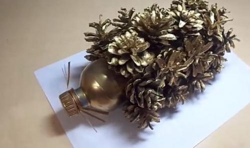 Ежик своими руками из пластиковых бутылок. Забавный ежик из пластиковой бутылки 06