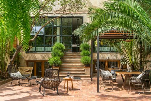 Современный дом с тропическим садом в Барселоне 05