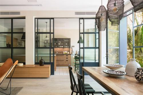 Современный дом с тропическим садом в Барселоне 07