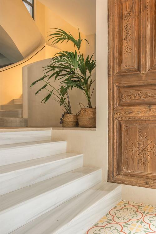 Современный дом с тропическим садом в Барселоне 23