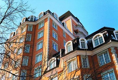 Сколько стоит дом Эмина Агаларова. Квартира-мечта Эмина Агаларова в самом дорогом жилищном комплексе Москвы