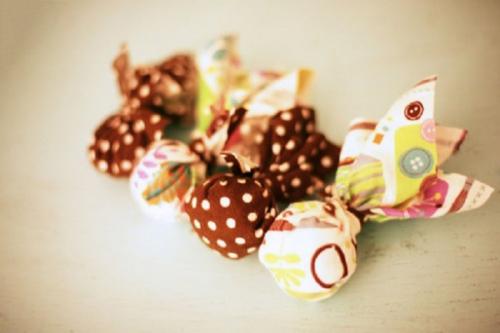 Игрушки для кошек своими руками из подручных материалов. Простые идеи отличных игрушек для котов, созданных из подручных материалов