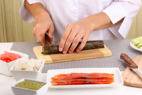Как сделать суши в домашних условиях дешево. Хочу приготовить суши дома, но не знаю, как. Инструкция приготовления роллов